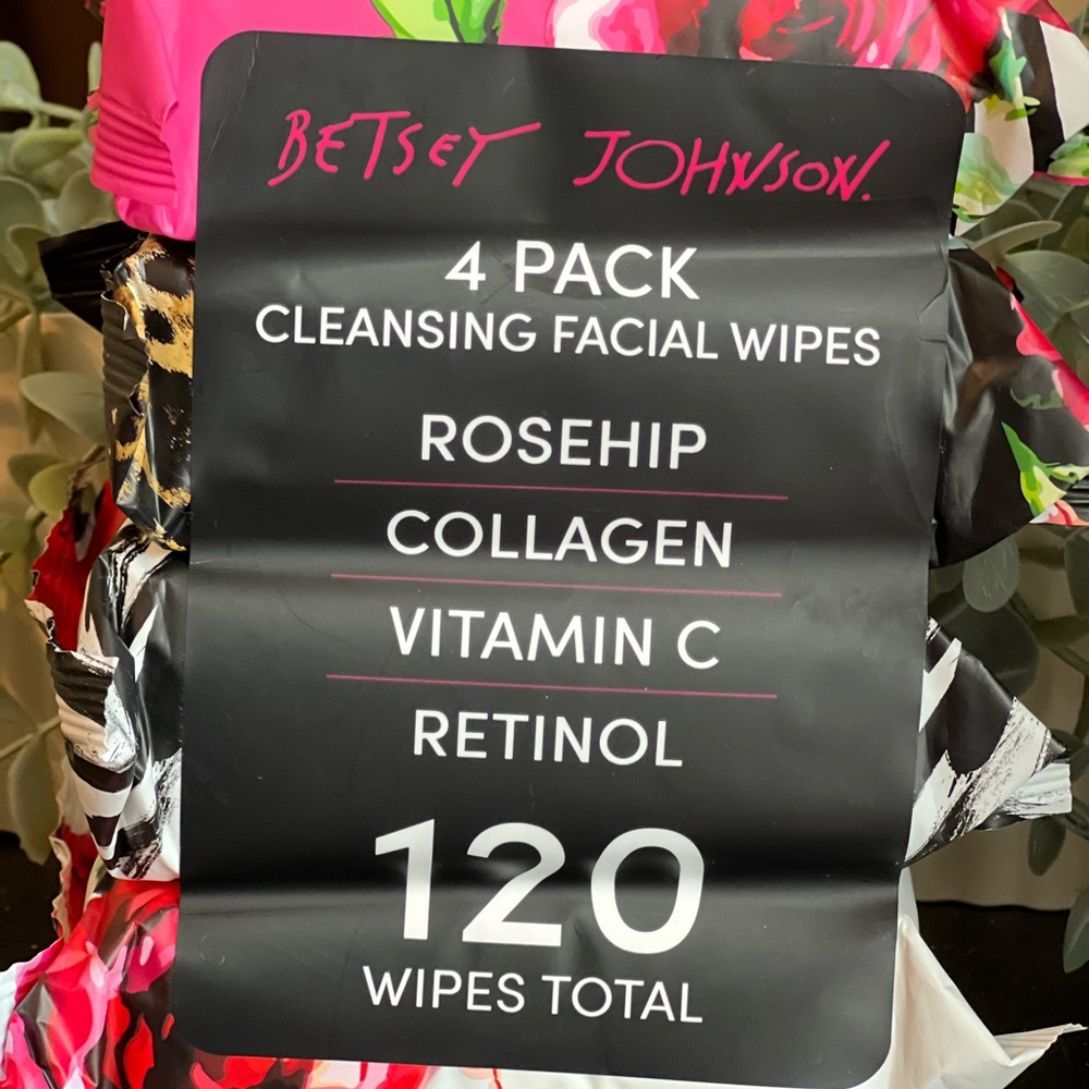 Betsey Johnson Cleansing Facial Wipes (120)